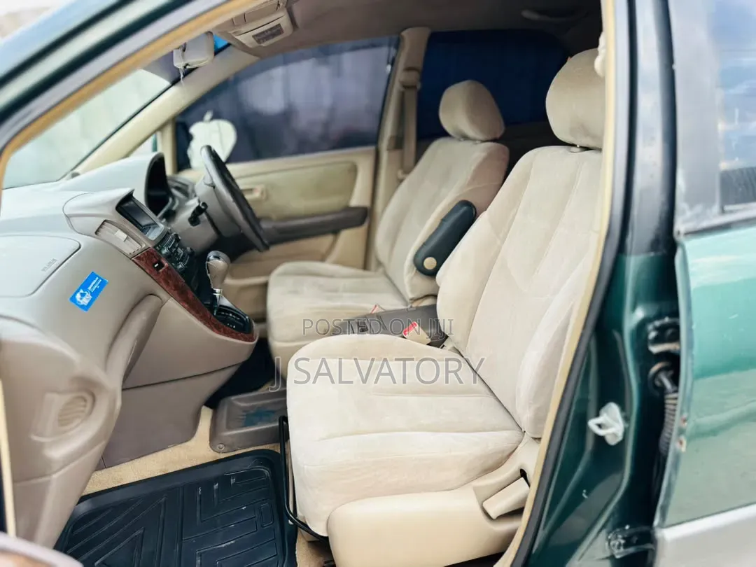 Toyota Harrier 2001 Green