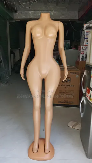 Mdoli Wa Kike Shingo Ndefu Mwenye Mikono