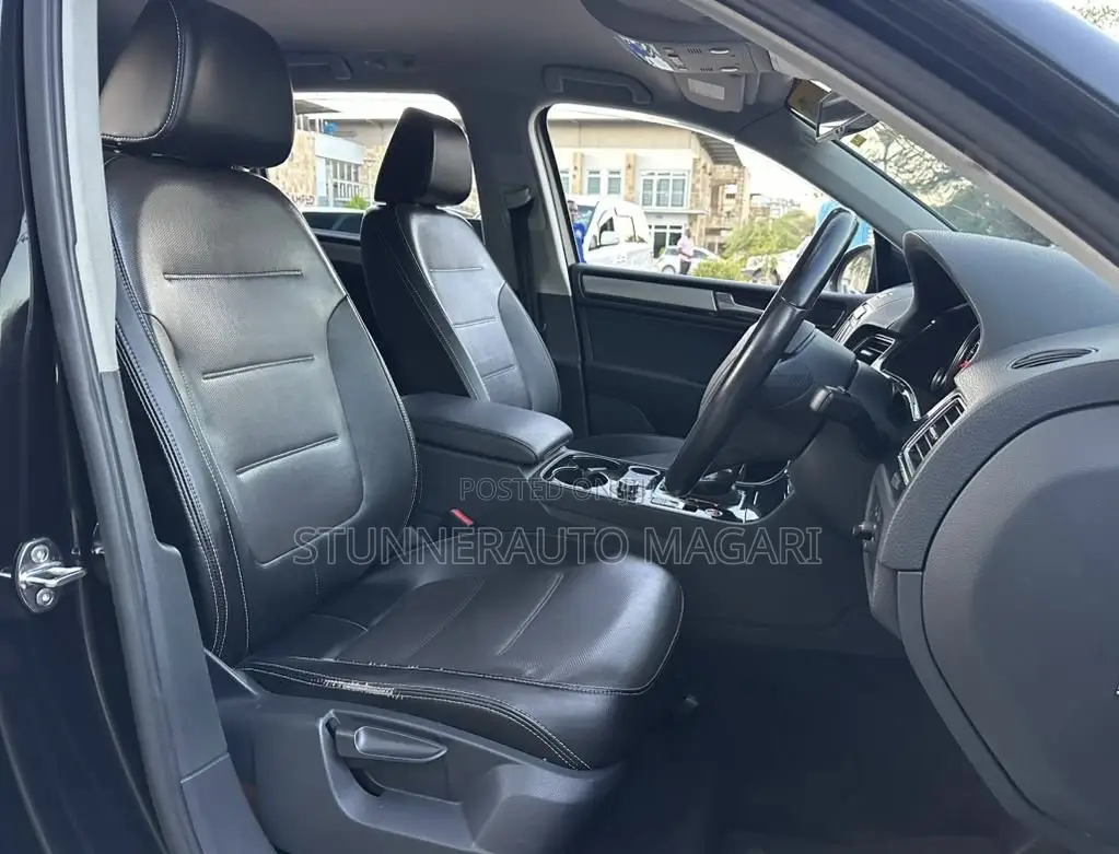 Volkswagen Touareg 2011 Black