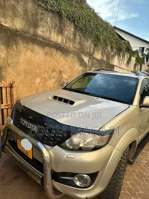 Toyota Fortuner 2015 Gold