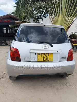 Toyota IST 2003 Silver