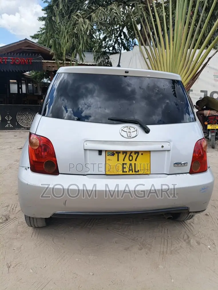Toyota IST 2003 Silver