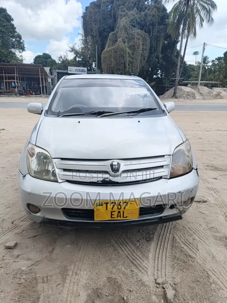 Toyota IST 2003 Silver