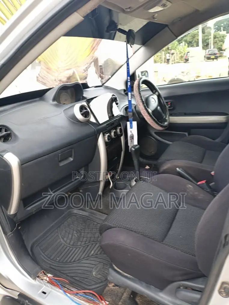 Toyota IST 2003 Silver