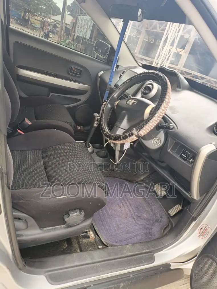 Toyota IST 2003 Silver