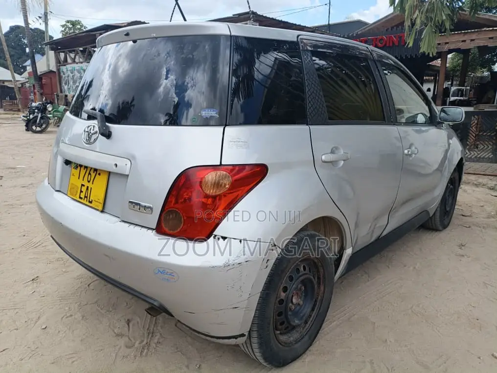 Toyota IST 2003 Silver