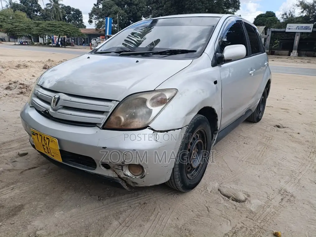Toyota IST 2003 Silver