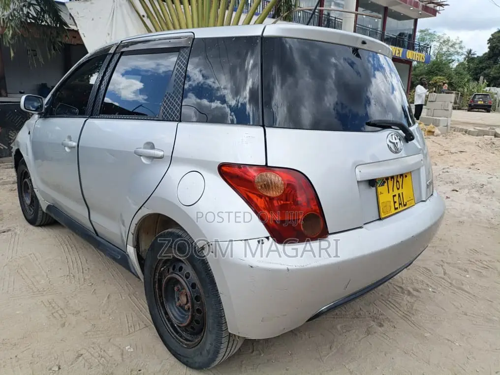 Toyota IST 2003 Silver