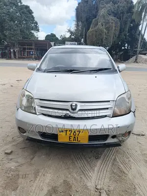 Toyota IST 2003 Silver