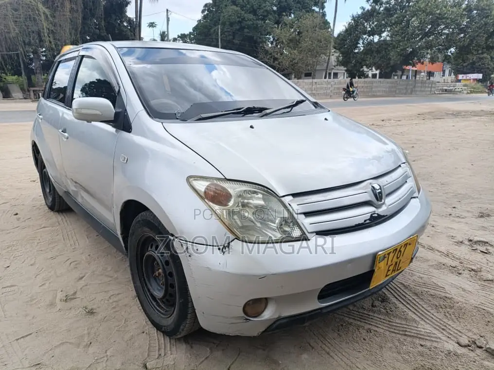 Toyota IST 2003 Silver