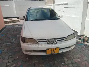 Toyota Carina 2000 White