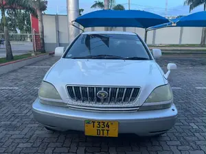 Toyota Harrier 2005 White