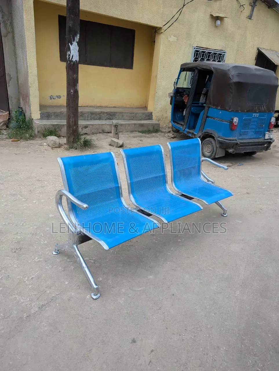 Waiting Chair // Watu Watatu