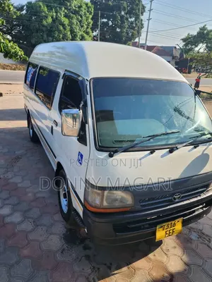Toyota HiAce 2005 White
