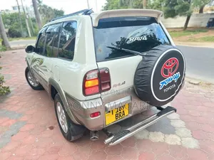 Toyota RAV4 1999 White