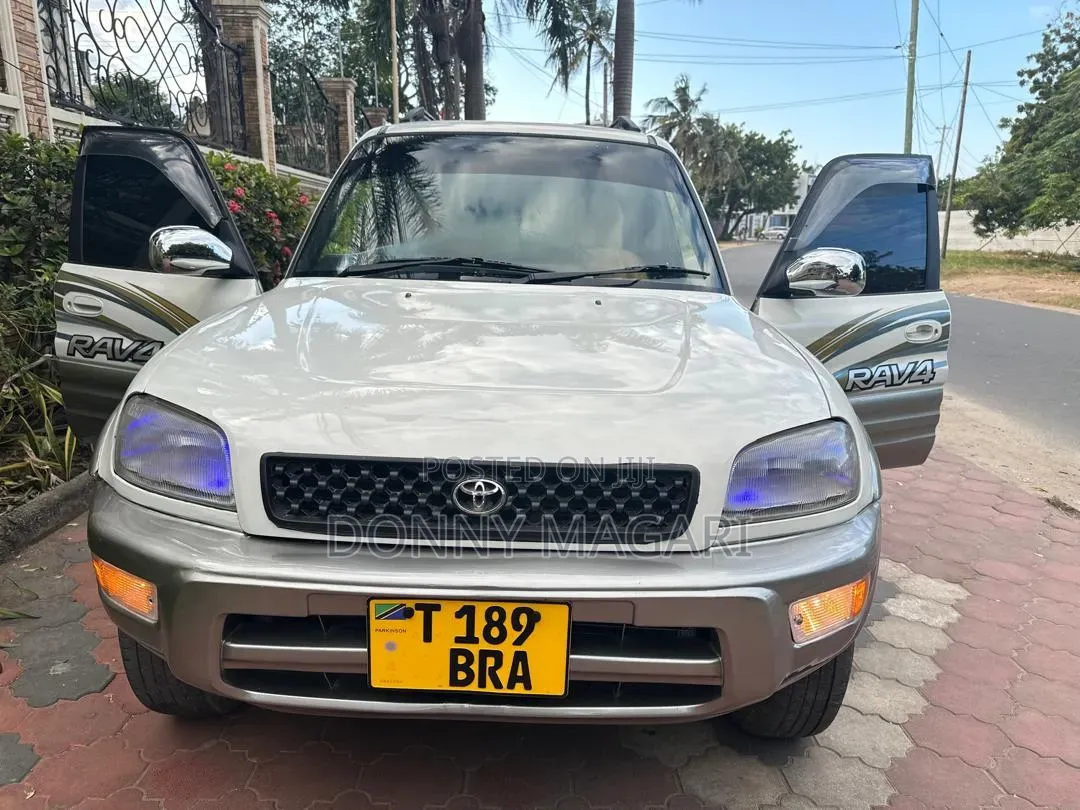 Toyota RAV4 1999 White