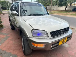 Toyota RAV4 1999 White