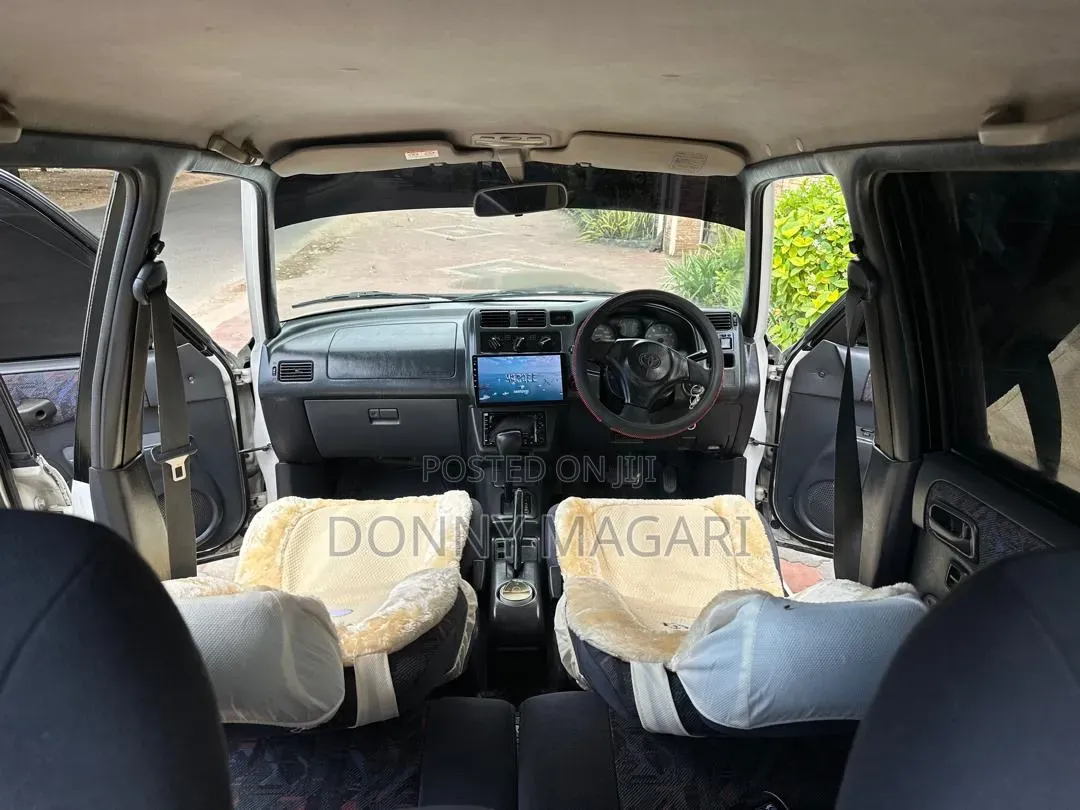 Toyota RAV4 1999 White