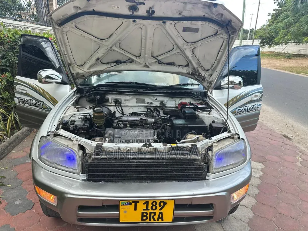 Toyota RAV4 1999 White