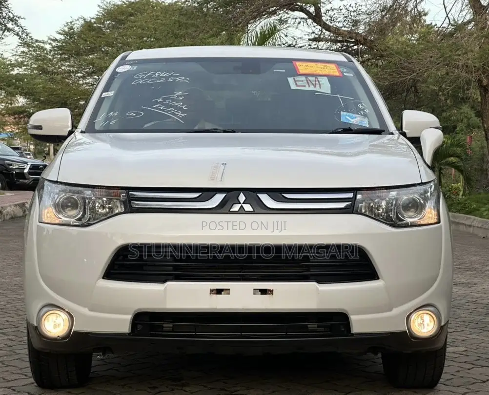Mitsubishi Outlander 2012 White