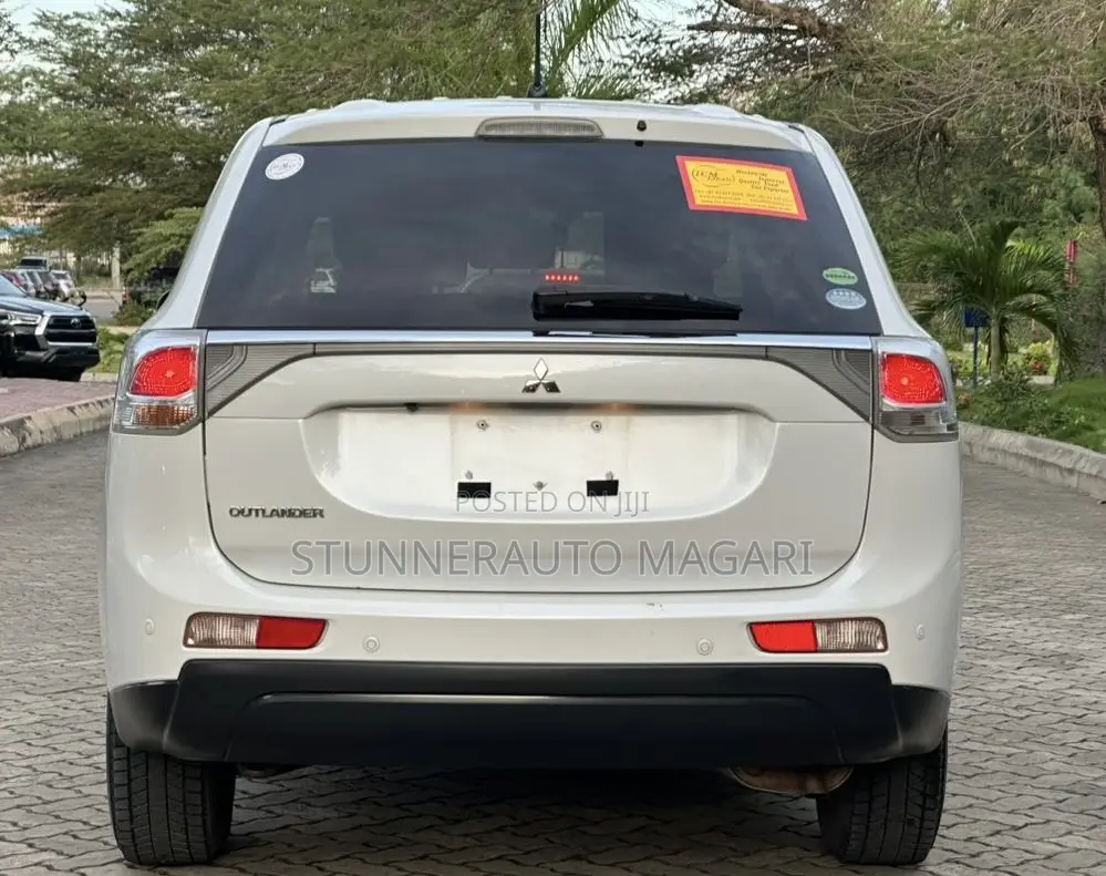 Mitsubishi Outlander 2012 White