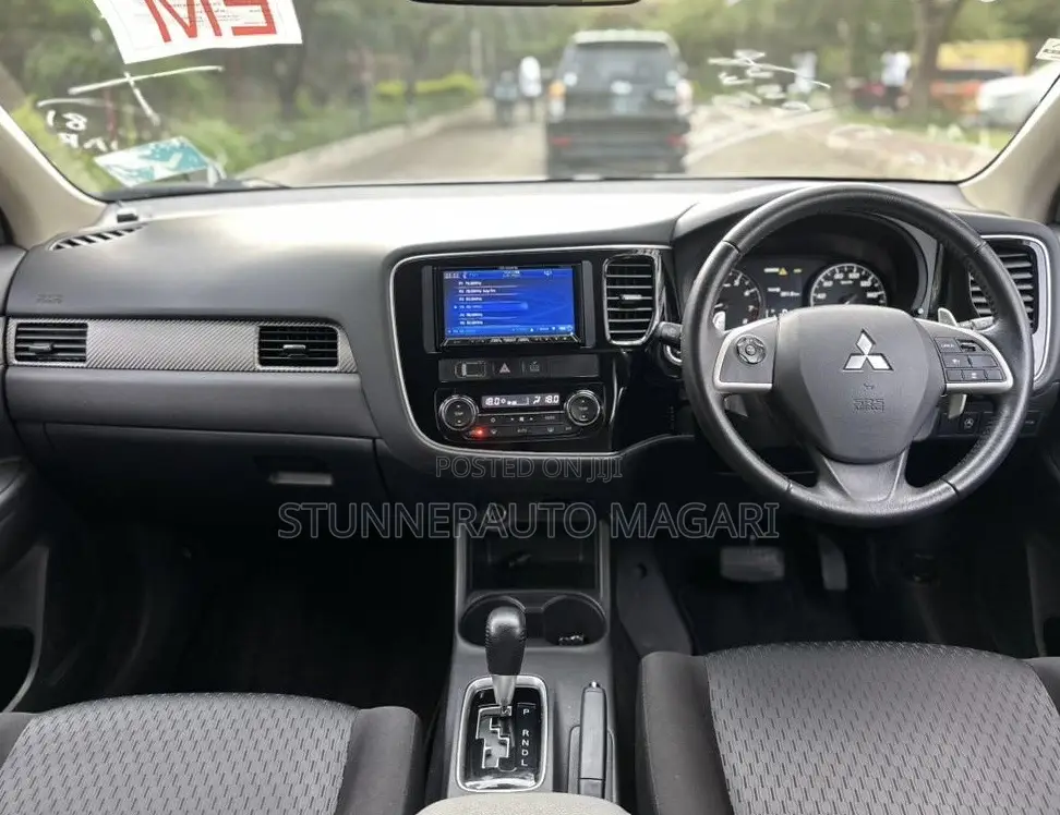 Mitsubishi Outlander 2012 White