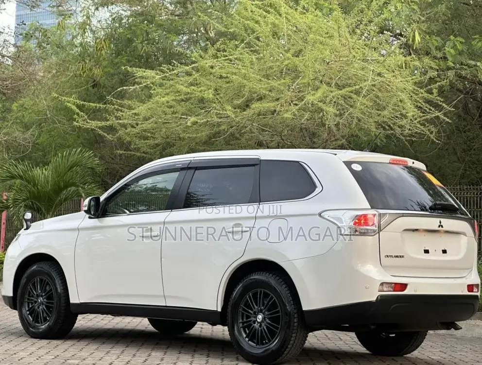 Mitsubishi Outlander 2012 White