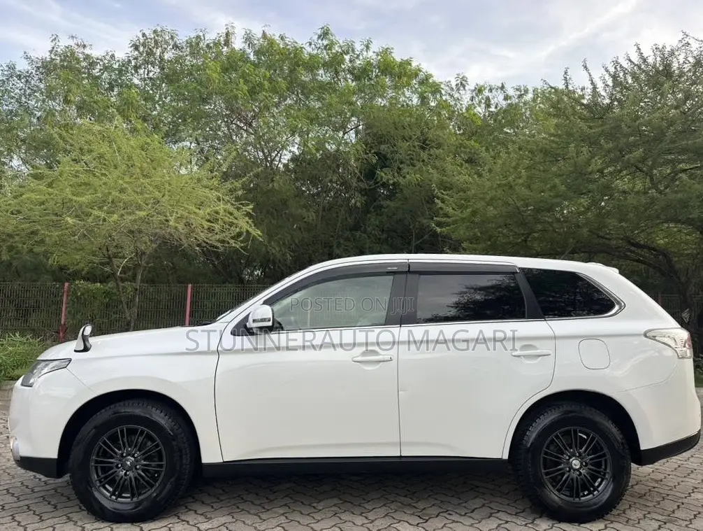 Mitsubishi Outlander 2012 White