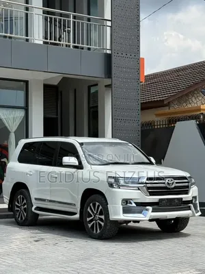 Toyota Land Cruiser 2017 White