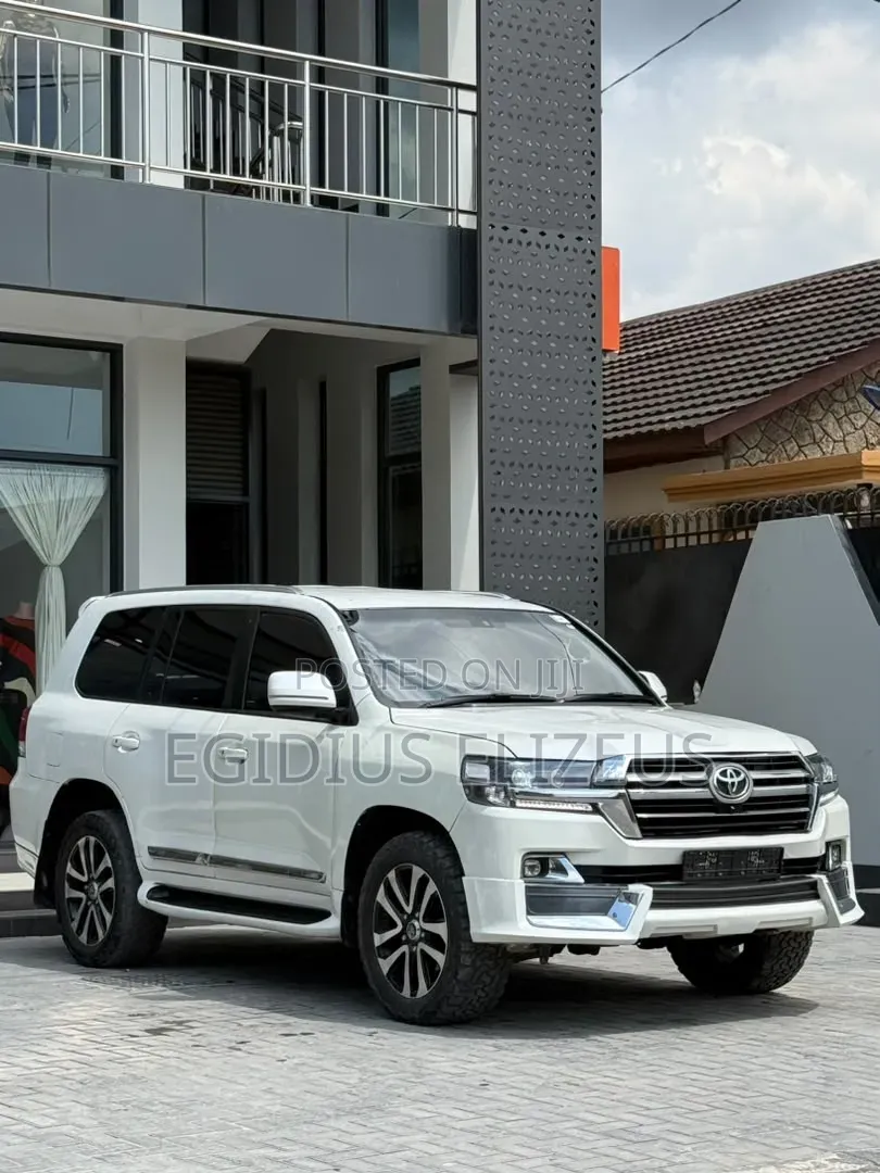 Toyota Land Cruiser 2017 White