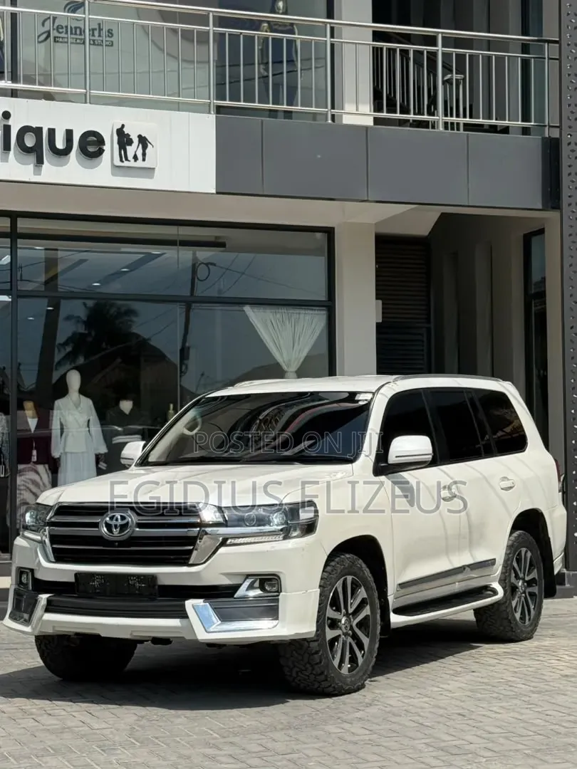 Toyota Land Cruiser 2017 White