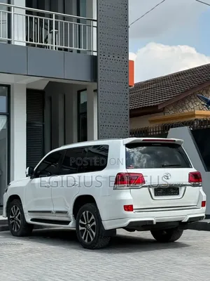 Toyota Land Cruiser 2017 White