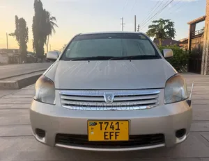 Toyota Raum 2004 Silver
