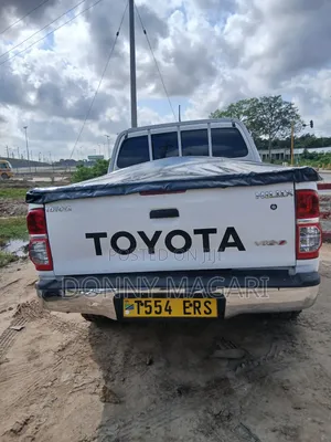 Toyota Hilux 2011 White