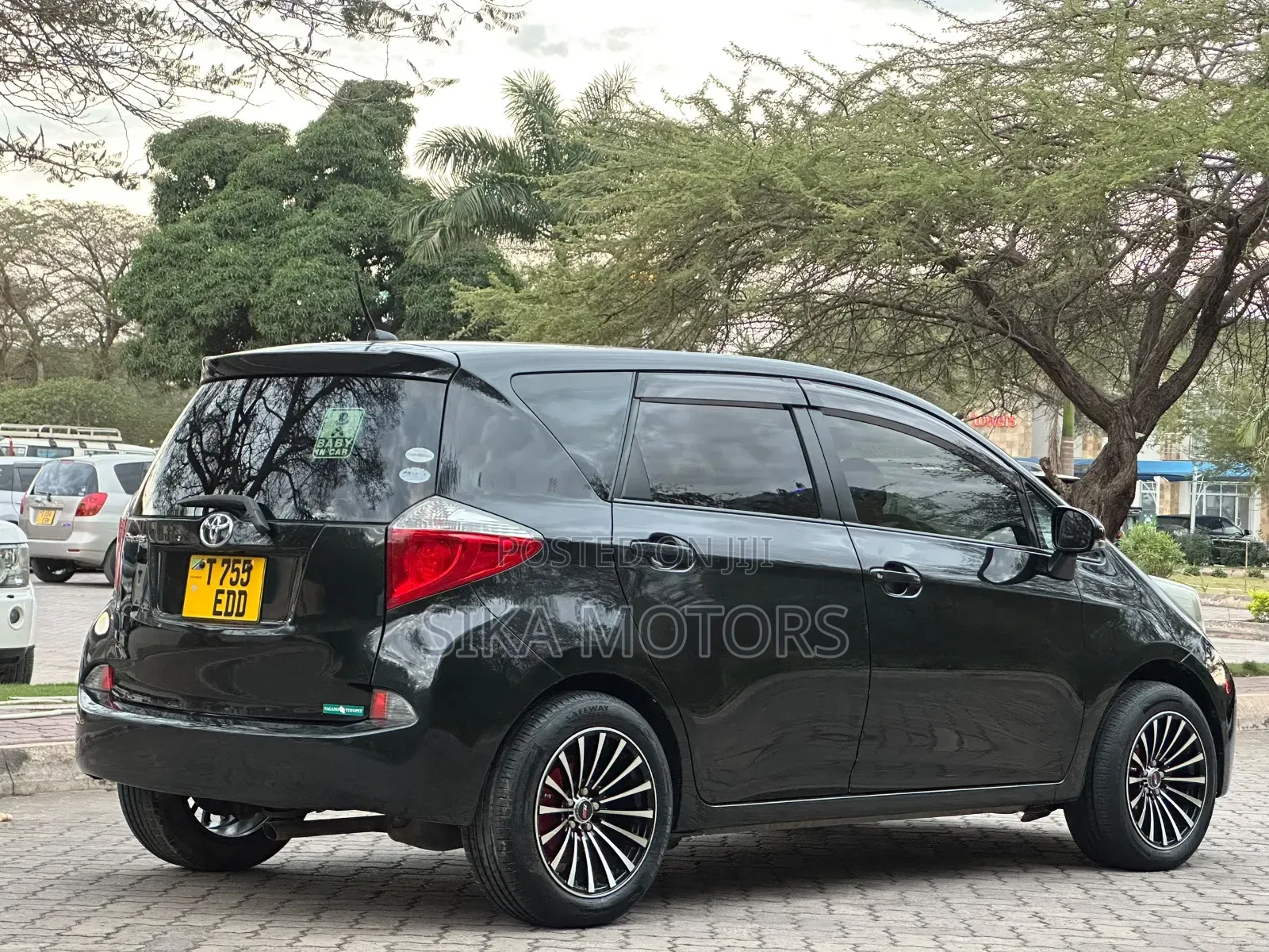 Toyota Ractis 2011 Black