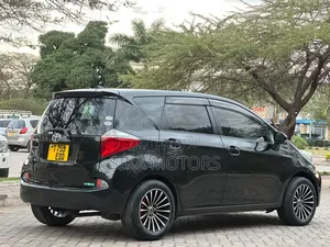 Toyota Ractis 2011 Black