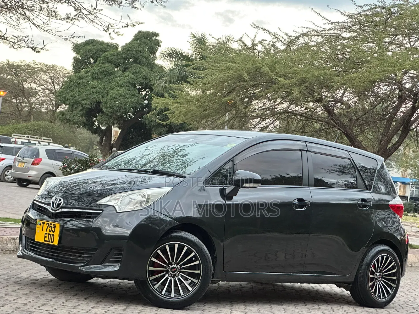 Toyota Ractis 2011 Black