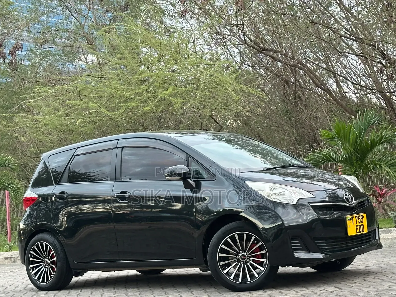 Toyota Ractis 2011 Black
