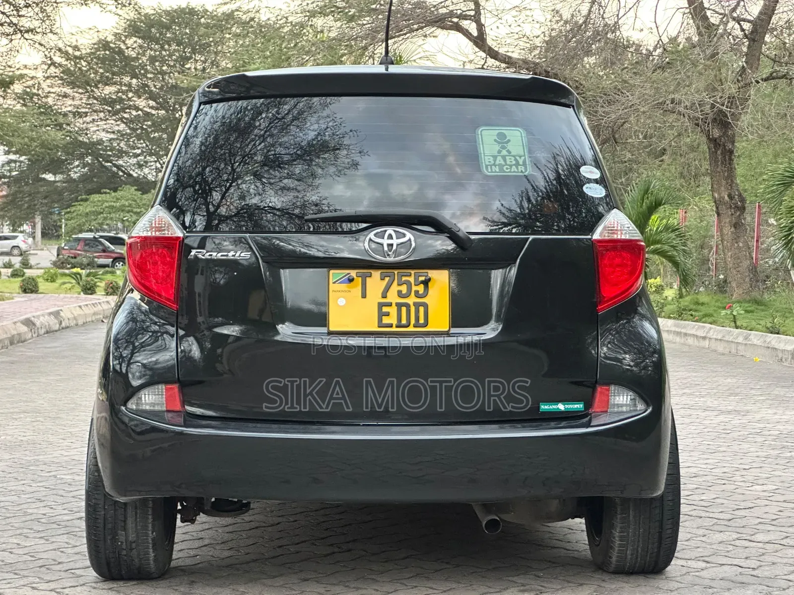 Toyota Ractis 2011 Black