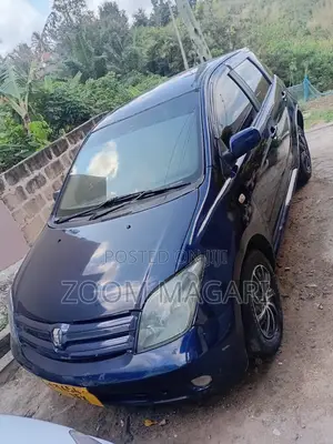 Toyota IST 2003 Blue