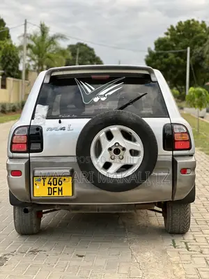 Toyota RAV4 Base 4x4 1999 Silver