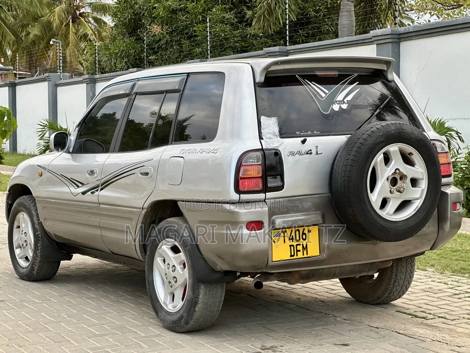 Toyota RAV4 Base 4x4 1999 Silver