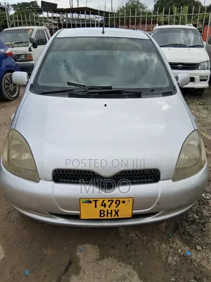 Toyota Vitz 2005 Silver