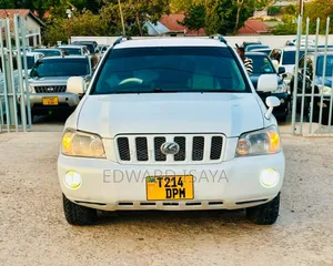 Toyota Kluger 2004 White