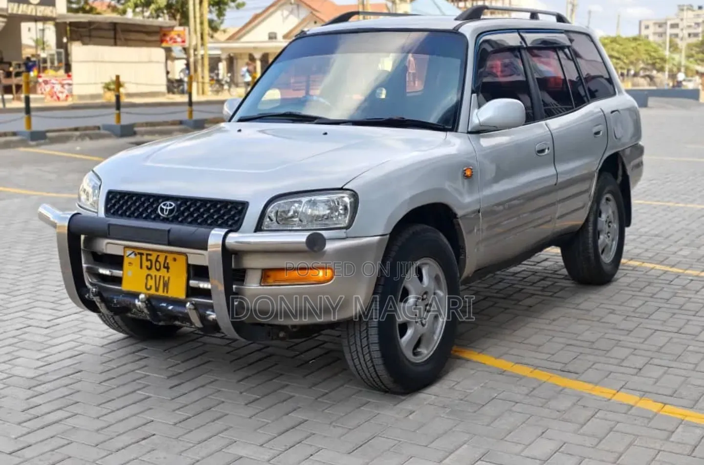 Toyota RAV4 1999 White