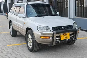 Toyota RAV4 1999 White