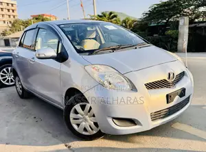 Toyota Vitz 2010 Silver