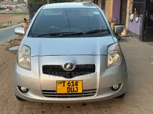 Toyota Vitz 2005 Silver