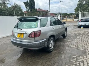 Toyota Harrier 2000 Silver