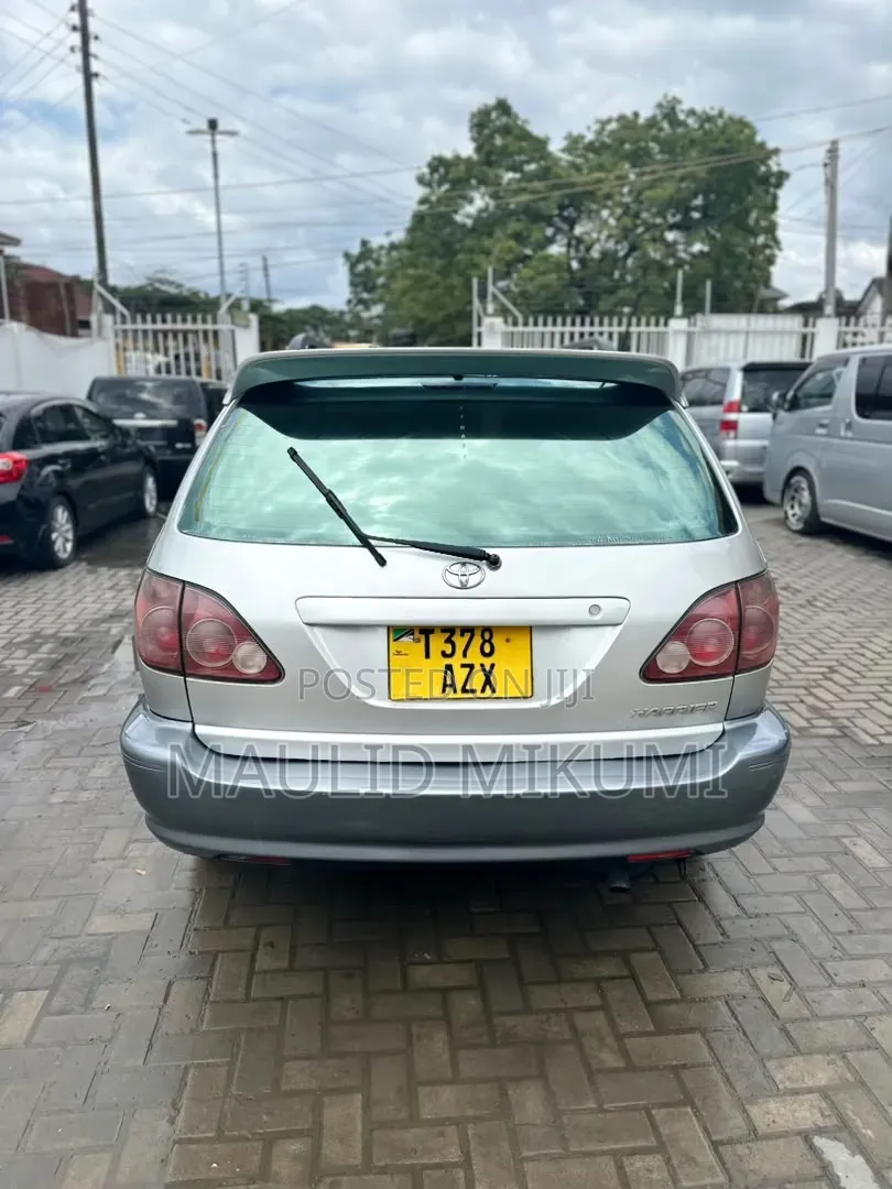 Toyota Harrier 2000 Silver